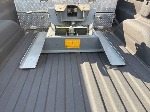 Used 2005 GMC Sierra 3500 SLT w/ Heavy-Duty Power Package image 21