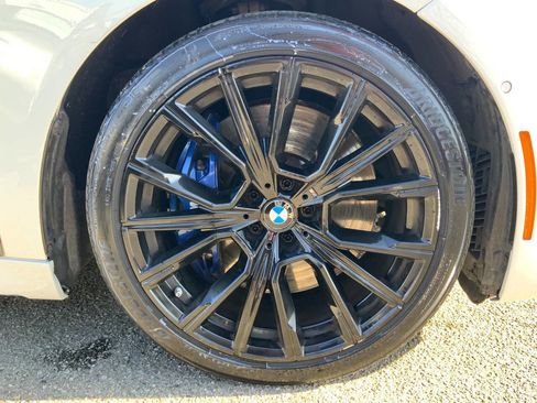 Used 2022 BMW 740i w/ M Sport Package RWD image 10