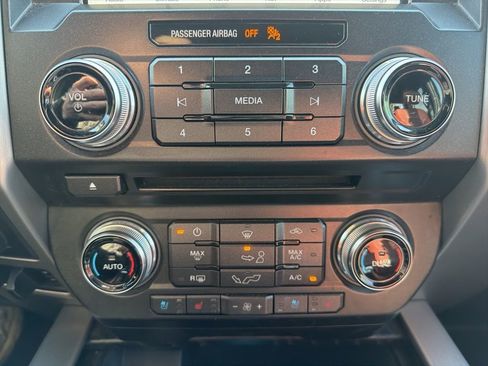 Used 2018 Ford F150 Platinum w/ Equipment Group 701A Luxury image 13