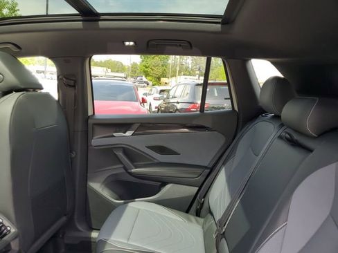 New 2026 Volkswagen Tiguan SE R-Line FWD image 10