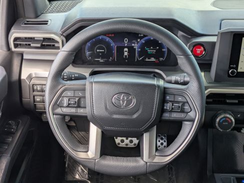 Used 2025 Toyota Tacoma TRD Sport AWD/4WD image 19