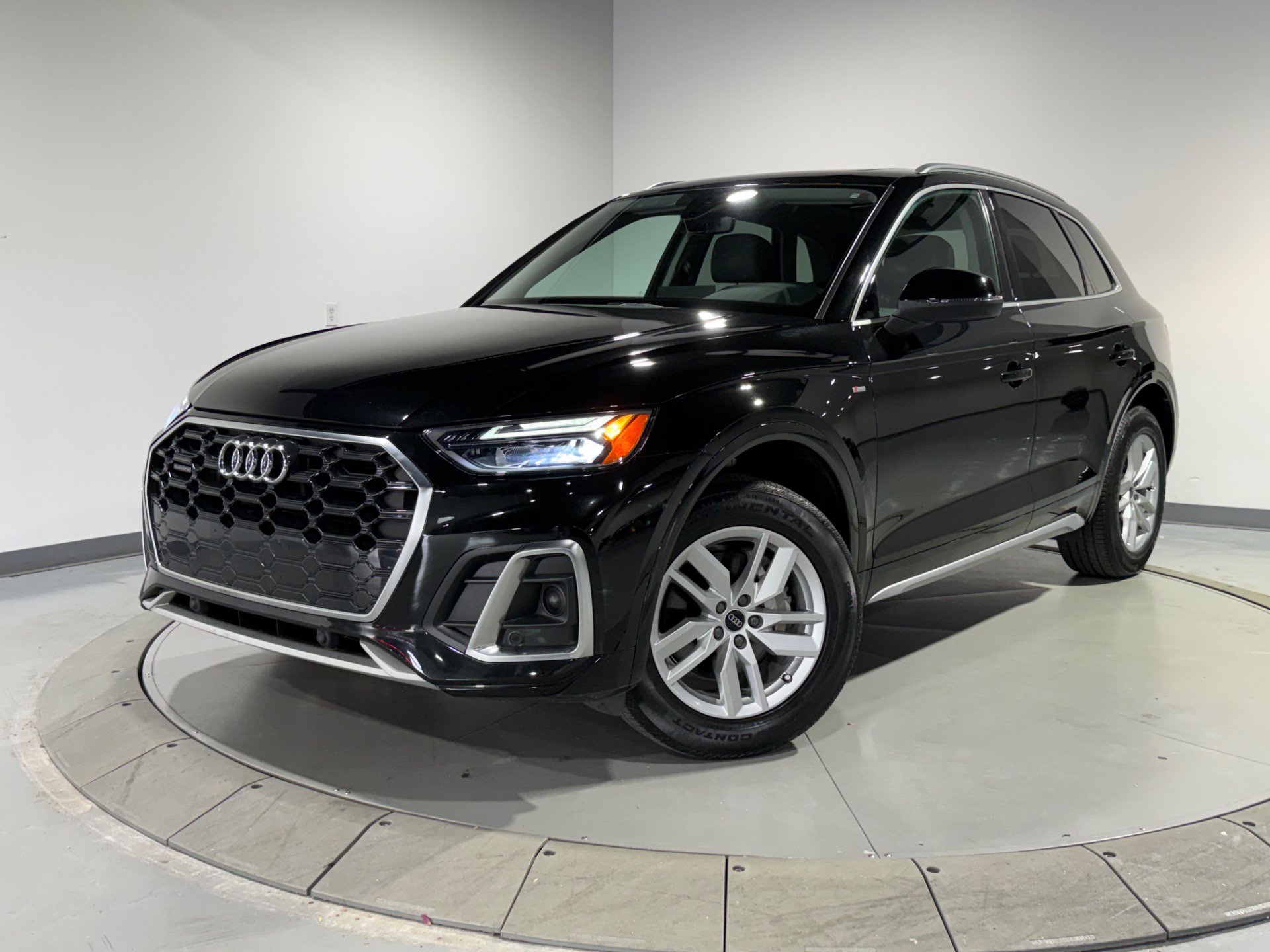 Used 2023 Audi Q5 2.0T Premium w/ Convenience Package AWD/4WD image 1