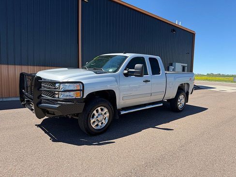 Used 2013 Chevrolet Silverado 2500 LT w/ Interior Plus Package AWD/4WD image 2
