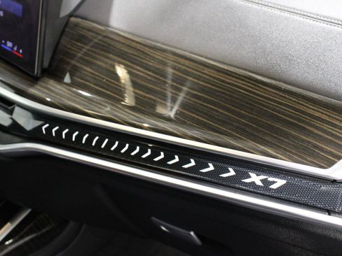 Used 2024 BMW X7 xDrive40i w/ M Sport Package AWD/4WD image 8