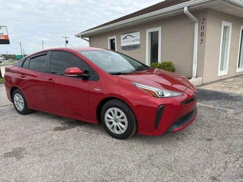 Used 2020 Toyota Prius LE FWD image 3