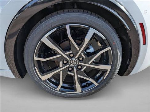 New 2026 Toyota Prius Plug-In Hybrid FWD image 9
