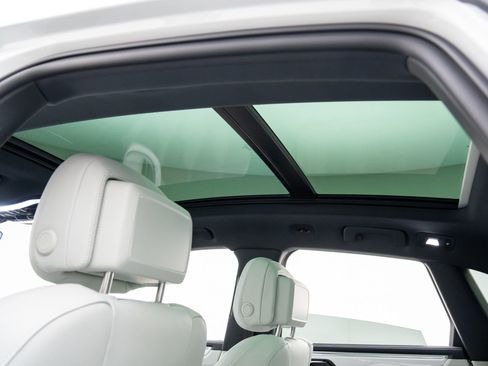 Certified 2024 Porsche Macan GTS image 18