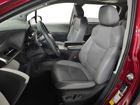 Used 2022 Toyota Sienna XLE w/ XLE Plus Package AWD/4WD image 17