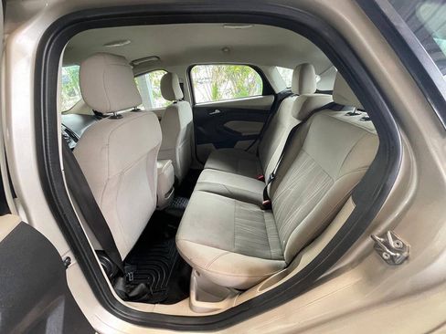 Used 2018 Ford Focus SE FWD image 5