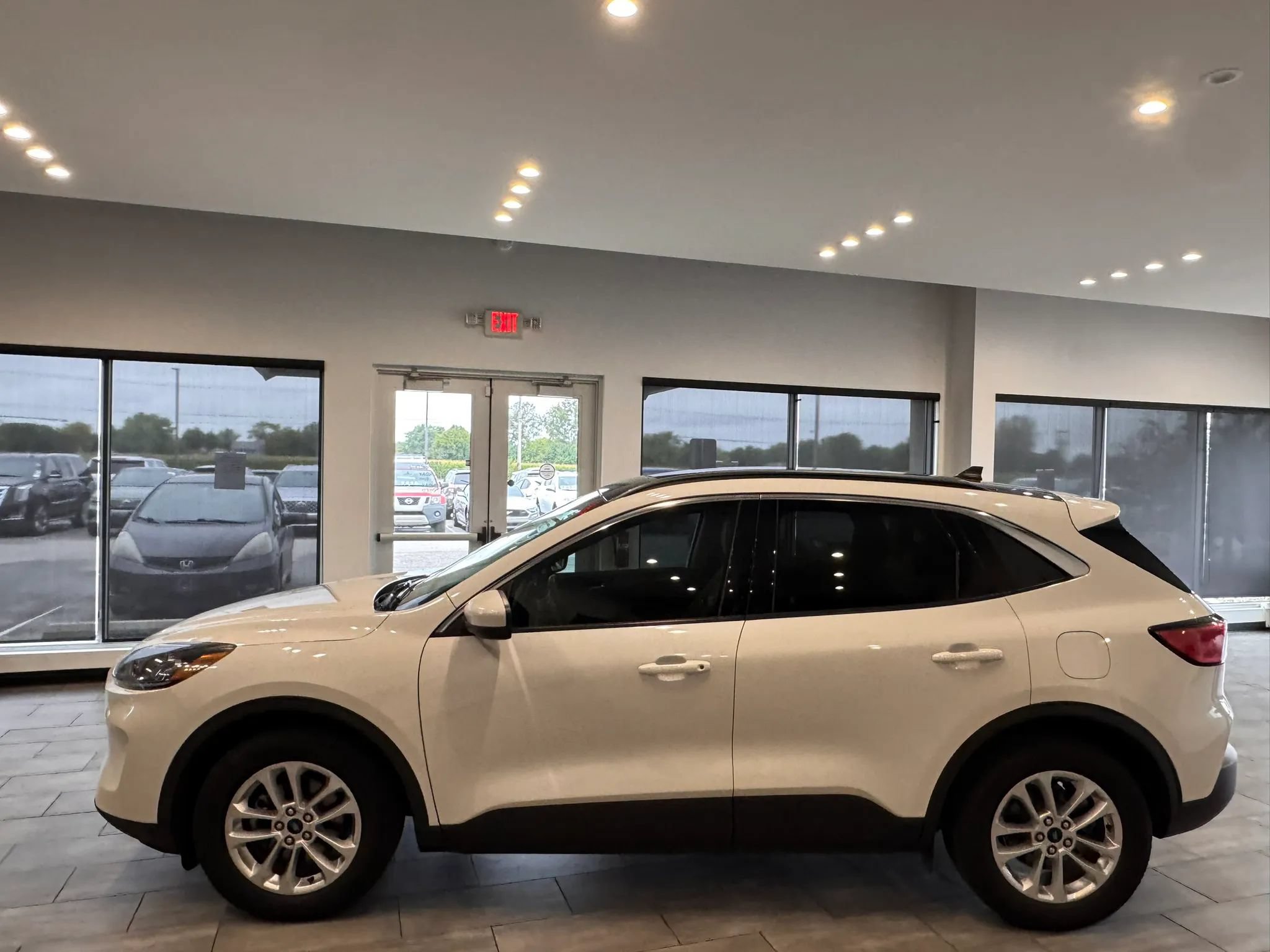Used 2020 Ford Escape SE FWD image 11