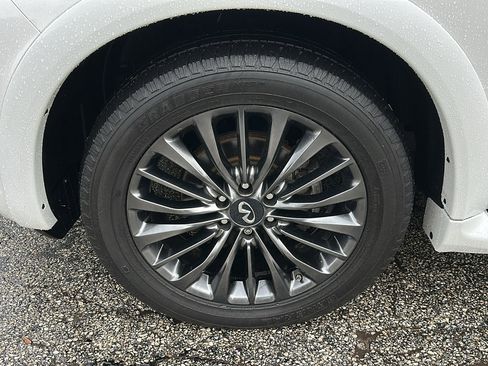 Used 2022 INFINITI QX80 Sensory image 9