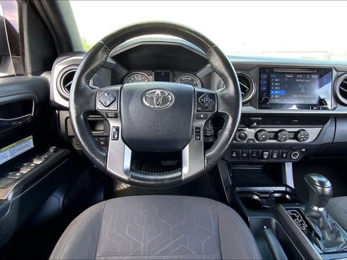 Used 2019 Toyota Tacoma TRD Off-Road w/ Technology Package image 6