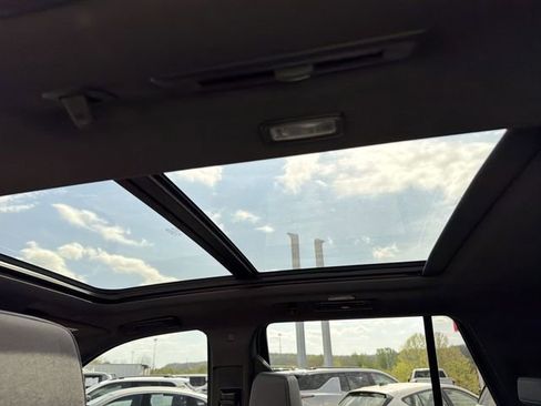 Used 2023 Chevrolet Tahoe Z71 w/ Luxury Package image 13