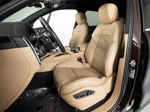 Certified 2022 Porsche Cayenne S image 17