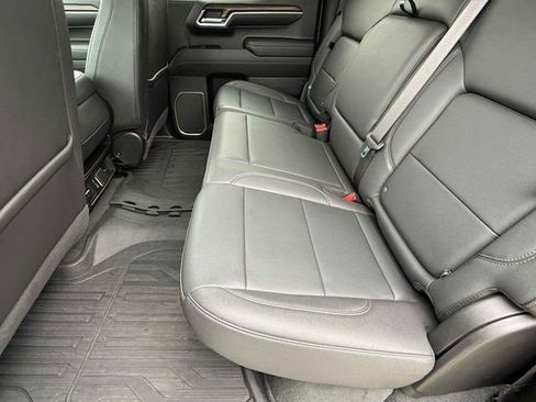 Used 2023 GMC Sierra 1500 SLT AWD/4WD image 17