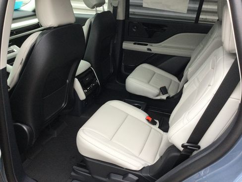 New 2026 Lincoln Aviator Reserve w/ Illumination Package AWD/4WD image 6