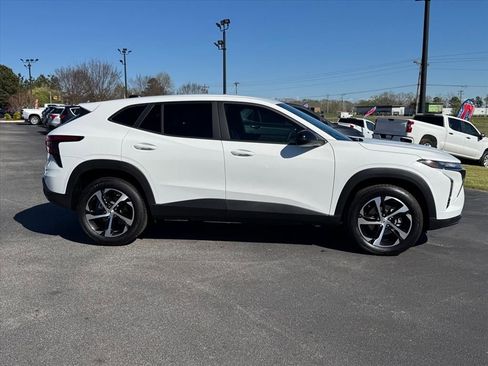 Used 2026 Chevrolet Trax RS w/ Driver Confidence Package image 2