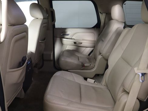 Used 2013 Cadillac Escalade Luxury AWD/4WD image 13