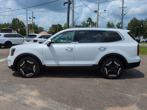 Certified 2025 Kia Telluride S FWD image 8