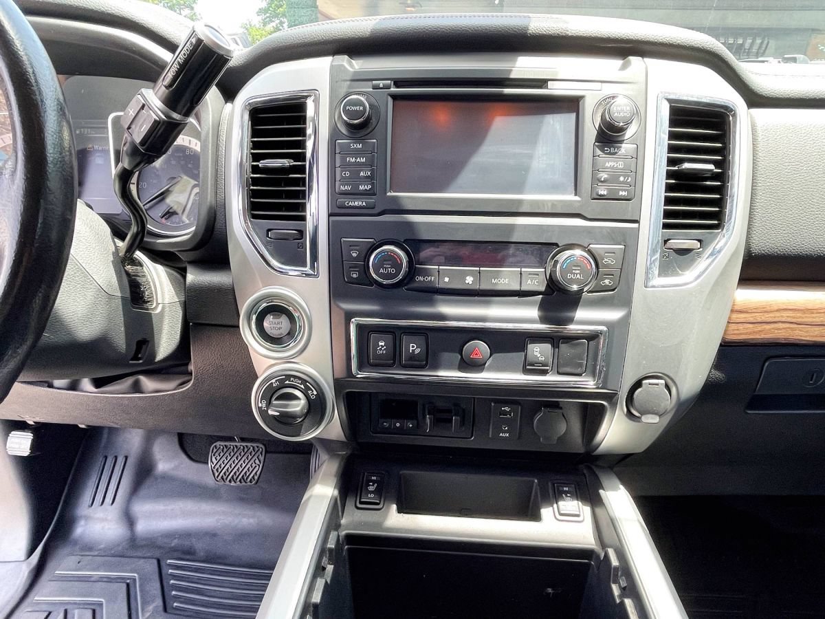 Used 2018 Nissan Titan SL w/ Chrome Package AWD/4WD image 13