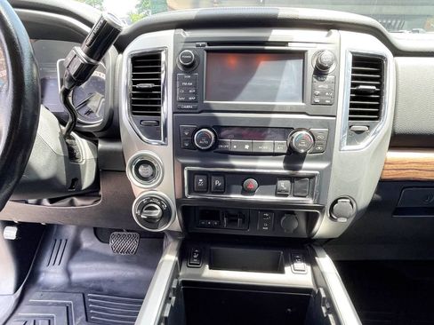 Used 2018 Nissan Titan SL w/ Chrome Package AWD/4WD image 13