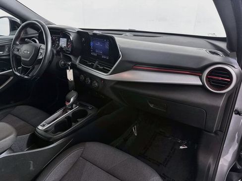 Used 2025 Chevrolet Trax RS w/ Sunroof Package FWD image 28