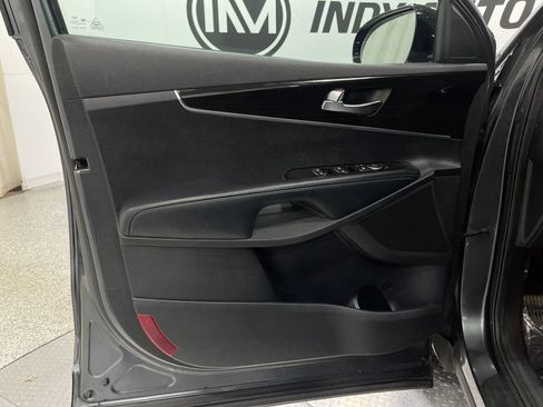 Used 2020 Kia Sorento S FWD image 13