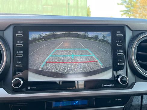 Used 2022 Toyota Tacoma SR5 AWD/4WD image 18