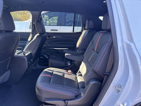 New 2026 Chevrolet Traverse RS image 24