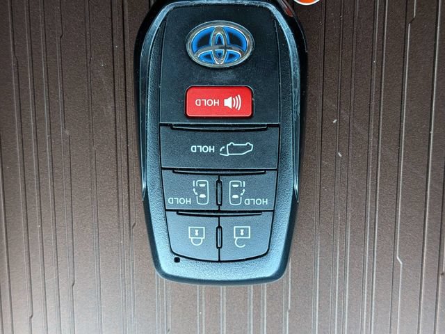Used 2024 Toyota Sienna XLE FWD image 34