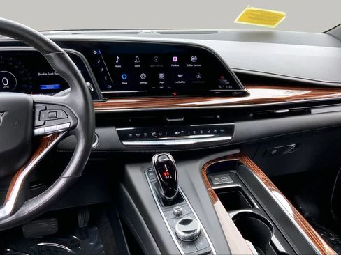 Used 2023 Cadillac Escalade Luxury AWD/4WD image 7