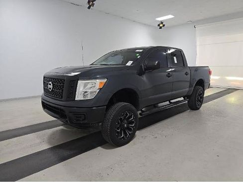 Used 2017 Nissan Titan S RWD image 2