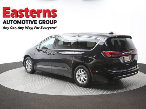 Used 2023 Chrysler Pacifica Touring-L FWD image 65