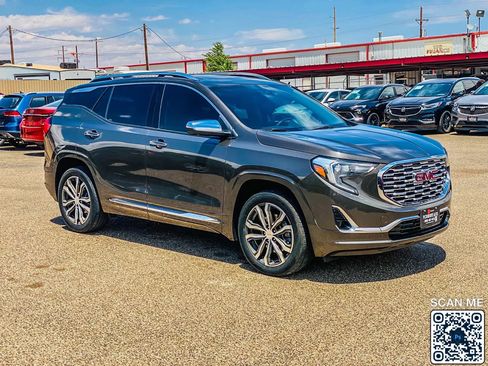 Used 2020 GMC Terrain Denali w/ Denali Premium Package AWD/4WD image 10