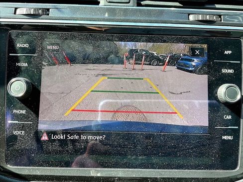 Used 2018 Volkswagen Tiguan SE w/ Panoramic Sunroof Package AWD/4WD image 19