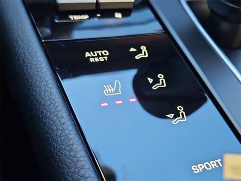 New 2026 Porsche Macan image 18