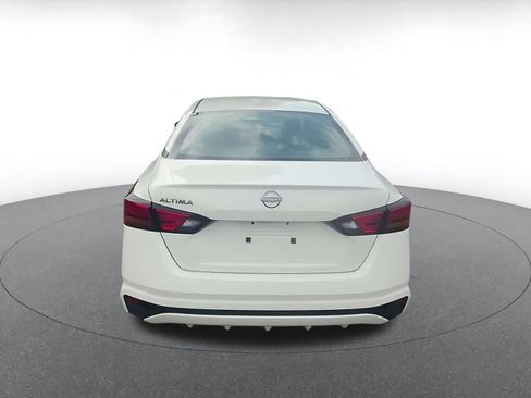 Used 2025 Nissan Altima 2.5 SV FWD image 12