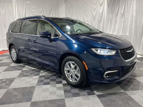 Used 2022 Chrysler Pacifica Touring-L FWD image 5