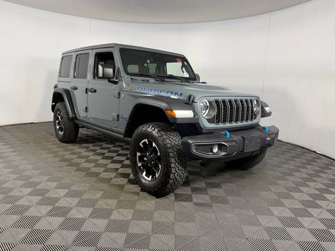 Used 2025 Jeep Wrangler Unlimited Rubicon 4xe w/ Technology Group AWD/4WD image 5
