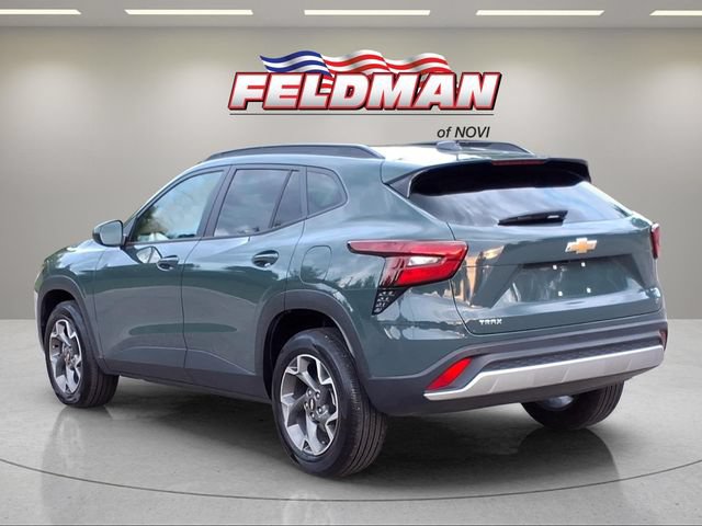 Used 2025 Chevrolet Trax LT w/ Driver Confidence Package FWD image 3