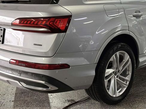 Used 2022 Audi Q7 3.0T Premium Plus w/ Premium Plus Package AWD/4WD image 11