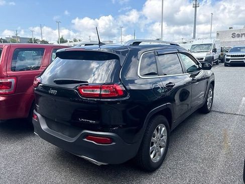 Used 2017 Jeep Cherokee Limited AWD/4WD image 10