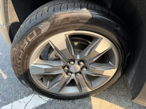 Used 2017 GMC Acadia SLT FWD image 21
