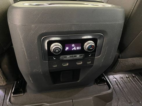 Used 2021 GMC Yukon Denali w/ Denali Premium Package image 30