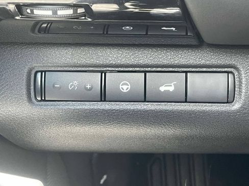 Used 2025 Nissan Pathfinder SV AWD/4WD image 21