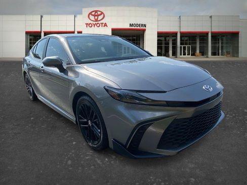 Certified 2025 Toyota Camry SE FWD image 3