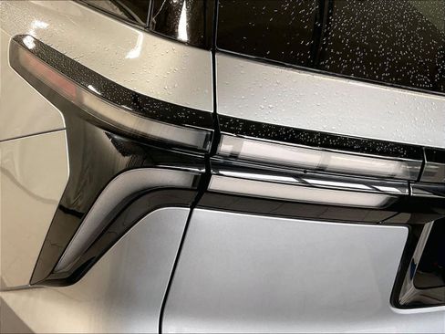 Used 2025 Chevrolet Traverse RS image 34