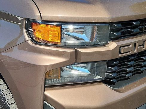 Used 2019 Chevrolet Silverado 1500 Custom w/ Custom Value Package AWD/4WD image 9