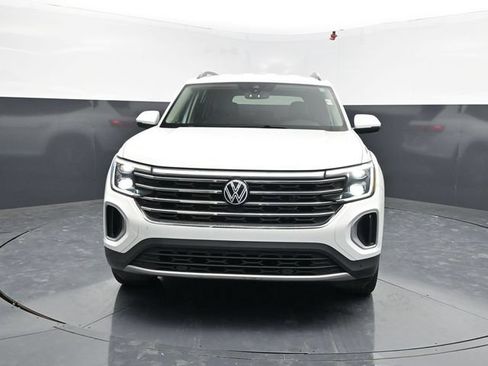 Used 2024 Volkswagen Atlas SE AWD/4WD image 2