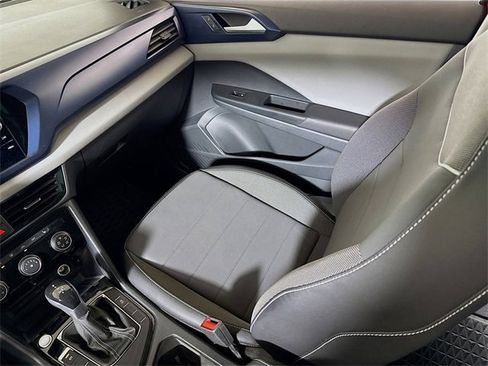 Used 2023 Volkswagen Taos SE image 21